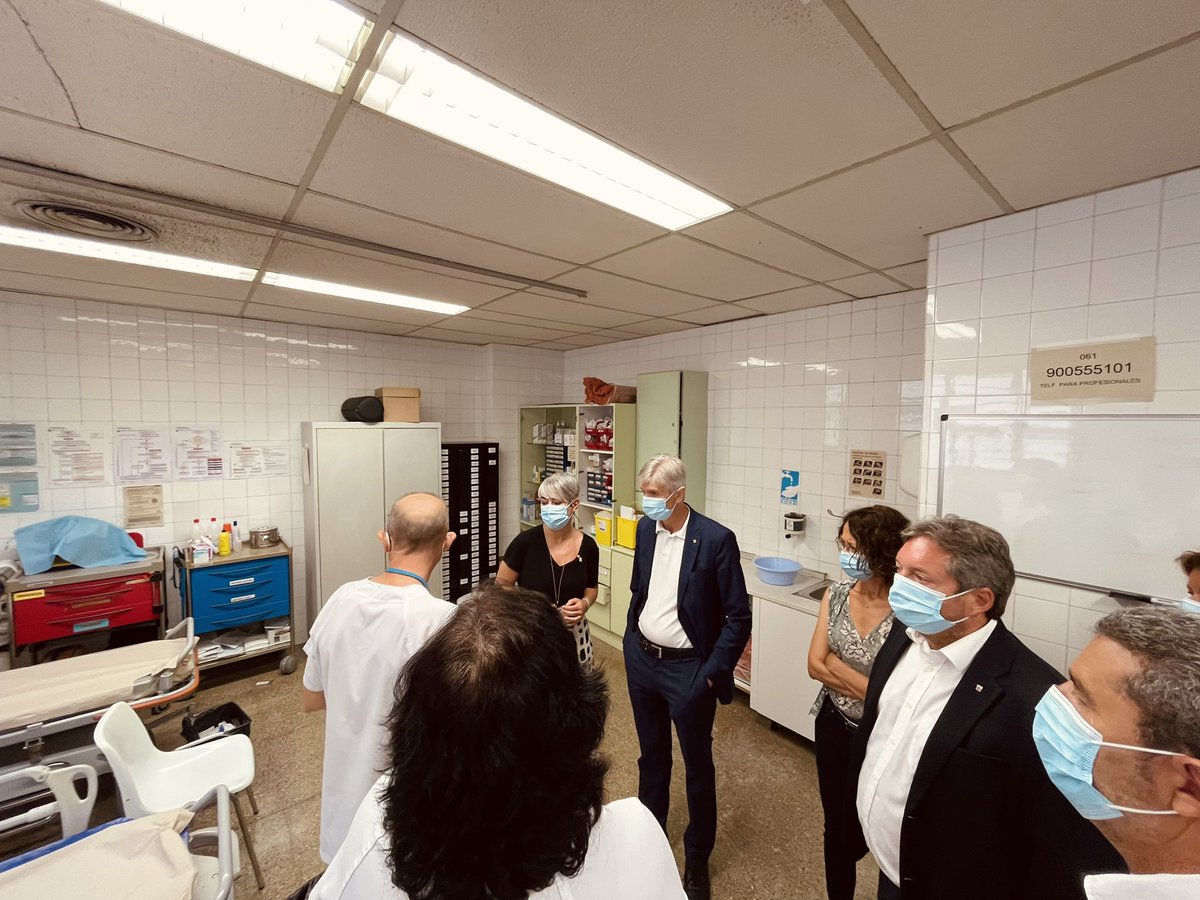 lciuro's tweet photo. Avui amb l'HC Argimon hem pogut constatar la importància del treball conjunt entre @justiciacat i @salutcat per afavorir la reinserció: donar una resposta coordinada als nous perfils d'interns, i apostar per una atenció adaptada a col·lectius vulnerables com són joves i dones. https://t.co/FWF3twoLxv