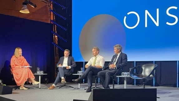 In conversation w. Paul McConnell, Exec Director, Climate and Sustainability S&amp;P Global &amp; Seamus O’Regan Jr, Minister of Labour Gov't of Canada debating #NetZero at #ONS2022 <a href="/VCKretzschmar/">Valentina Kretzschmar</a> used the metaphor: “Don’t knock your old house down before you have built your new one.”