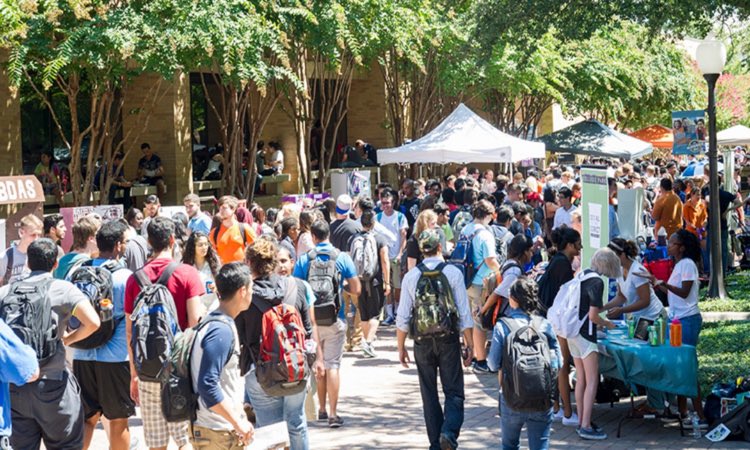 FreeFoodatUTA's tweet photo. Get ready for Maverick Cookout &amp; Activity Fair Day @ 10am!! This is your chance to join student organizations, departments, &amp; community agencies as they showcase their services + involvement opportunities to the campus community 🐎
#MaverickStampede #UTAmavericks #welcomebackmavs https://t.co/bhc7b31tl5