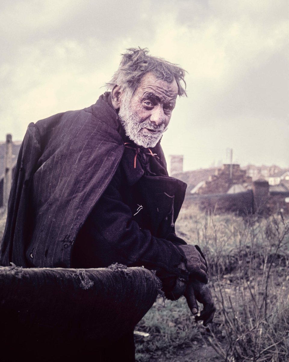 BCNostalgia's tweet photo. Black Country Nostalgia: Black Country Characters - Harold The Tramp https://t.co/NY5jhuyciQ

#brierleyhill #canals #theblackcountry #poetry #localhistory #workinglife #industry #passingtime #photography #kodachrome #35mm #sixties #cature #artist #bbcmidlands #stepintothepast https://t.co/eYmpYc0BZY
