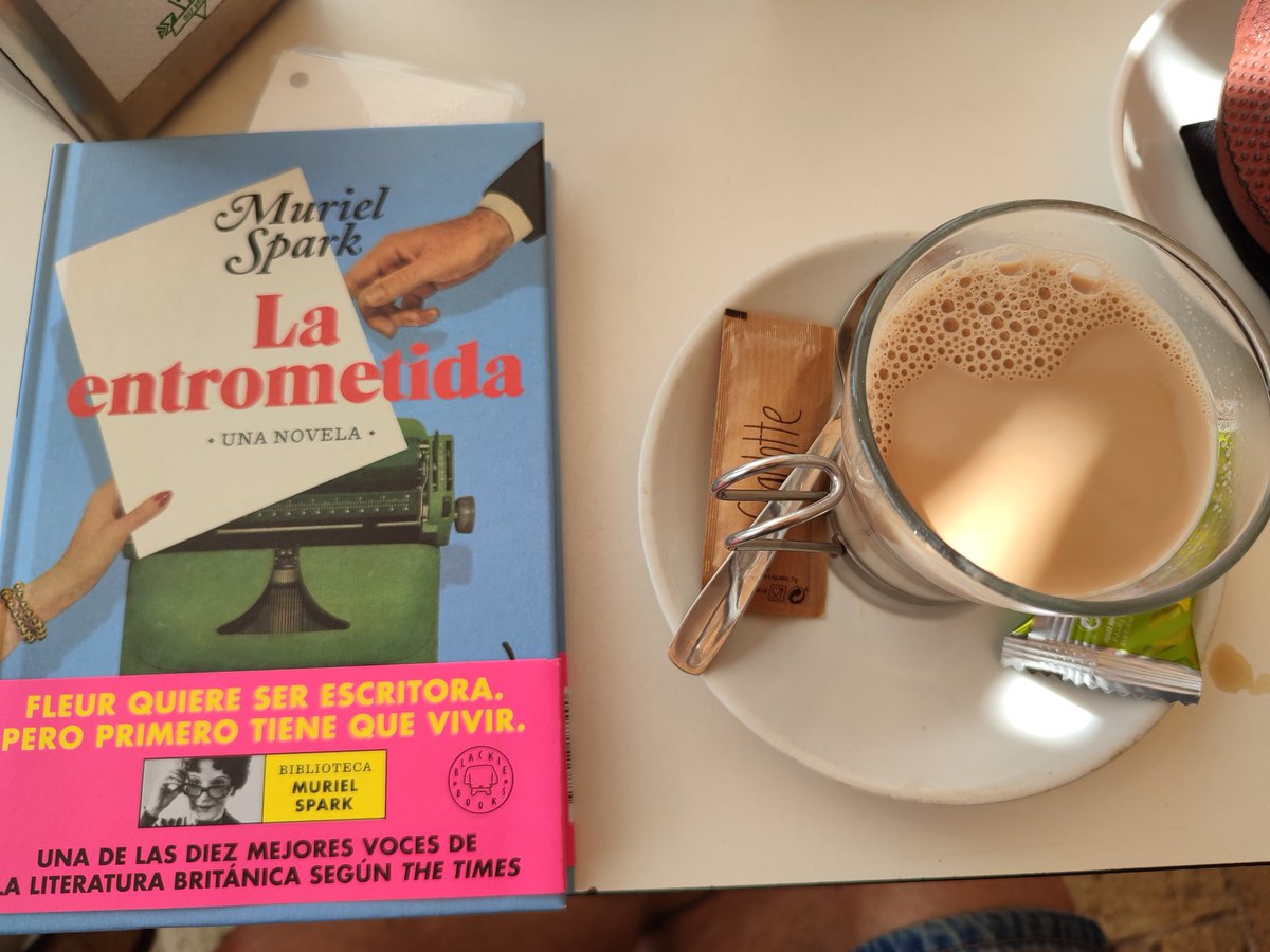 Blogscritor's tweet photo. A mí me han dicho que lea a Muriel Sparks, cuyo libro ya tenía polvo en mi biblioteca, y como soy un buen mandao... https://t.co/6i6NaJFGhg