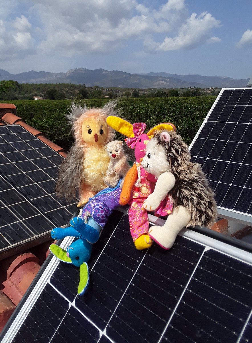 Ecobears's tweet photo. The #ecobears & friends have a huge task at paw - improving their #solar energy system. They are fitting new and #recycled panels to the roof of their house. Soon they'll have lots of extra energy! #nature #storytelling #animation #childrensbooks #eco #offgrid #toys #characters https://t.co/1WocFt8Bd6