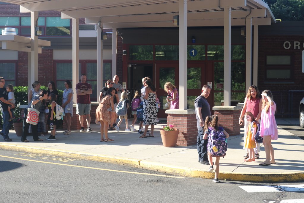 mpsctnews's tweet photo. Orchard Hills Elementary was bustling with activity this morning and families and staff were excited for the first day!  Many smiles, a couple of hugs, and a wonderful start to the school year! @PrincipalSarah  @mrs_ohs  @MilfordSuper https://t.co/QrLUWCddo0