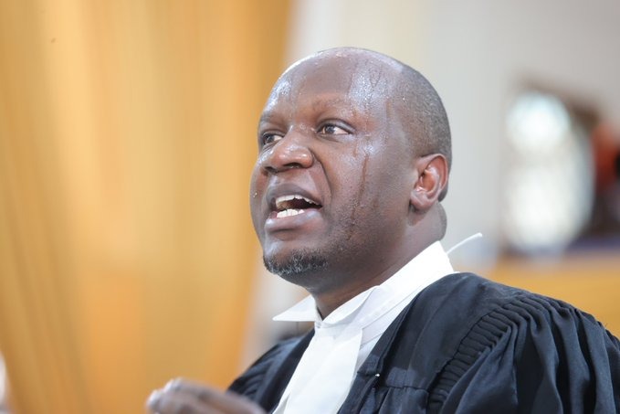 Kenyans's tweet photo. What would you tell Willis Otieno if you met him? https://t.co/NW9nEOyp5R