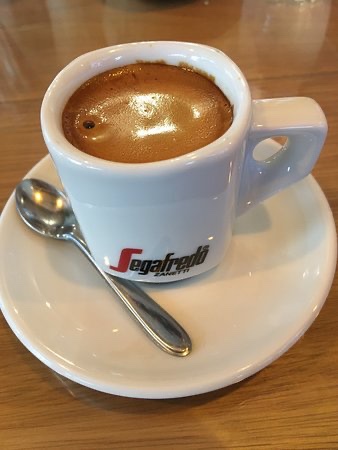 [HOMENAJES] SeiTu Bono Café Mercedes lanza su “Cafecito Dami”, la nueva propuesta en su menú, su dueña nos cuenta “es un café italiano con mucha leche” - Minuto Mercedes ✍ ow.ly/98ndn577249