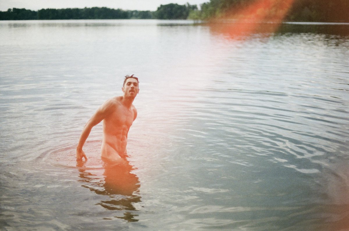 currents_px's tweet photo. Ulysse @NoisyNeighborFR au lac (on film) https://t.co/QgrbjhQBC4