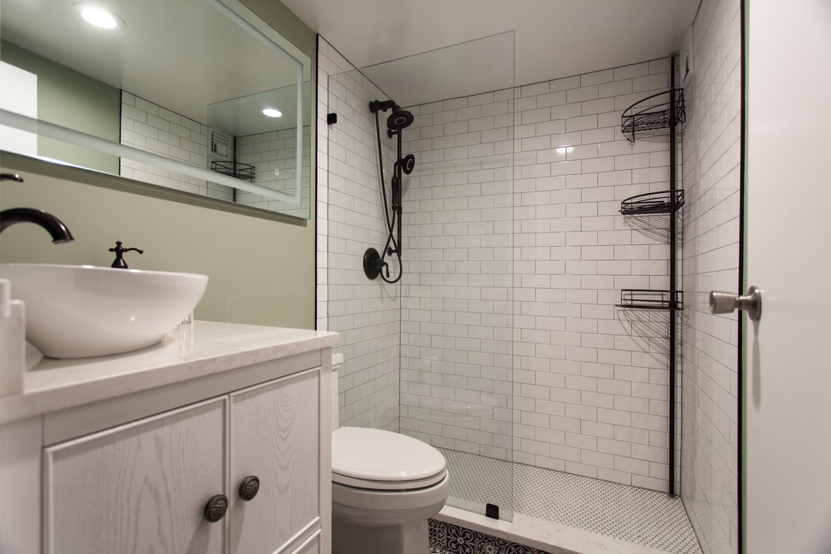 SolidRemodeling's tweet photo. Small Bathroom Remodeling in Alexandria, VA

#bathroomdesign #bathroomremodeling #vesselsink #bathroomrenovation #bronzefixtures #ceramictile #eclecticbathroom #kohleroilrubbedbronze #subway #ledmulticolorlights #paintedwalls #printpatternedtile #smallbathroomideas #whiteandblack https://t.co/fj7NZvcG2P