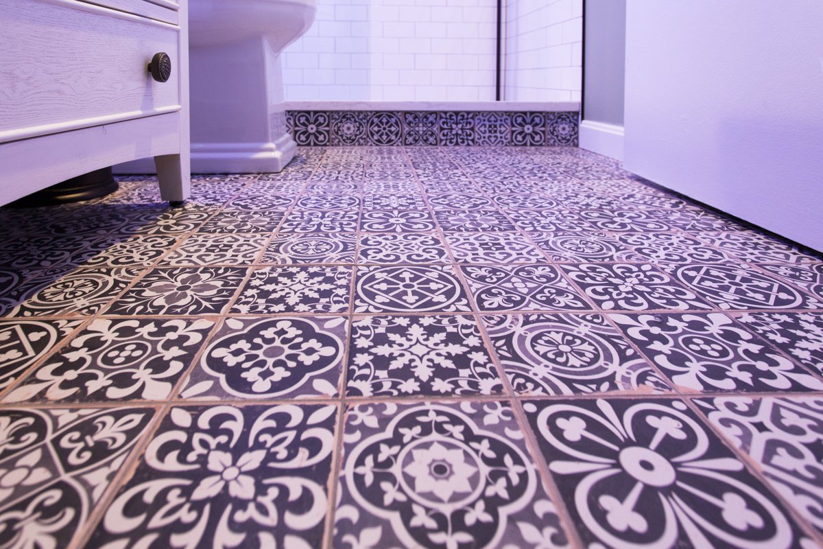 SolidRemodeling's tweet photo. Small Bathroom Remodeling in Alexandria, VA

#bathroomdesign #bathroomremodeling #vesselsink #bathroomrenovation #bronzefixtures #ceramictile #eclecticbathroom #kohleroilrubbedbronze #subway #ledmulticolorlights #paintedwalls #printpatternedtile #smallbathroomideas #whiteandblack https://t.co/fj7NZvcG2P