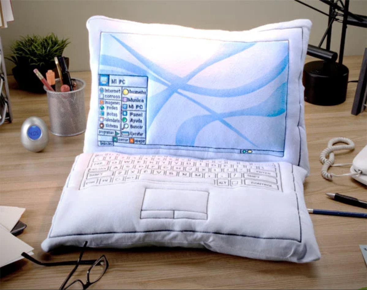 JagatGyan's tweet photo. Pillow PC😀😄🤣 https://t.co/xV8OprUMlr