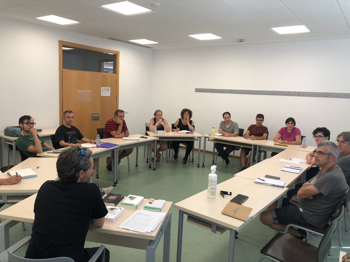 cuencaaescena's tweet photo. Llenazo en el quinto curso de dramaturgia de Luis Fernando de Julián en Cuenca a Escena https://t.co/OvXXYXD66X