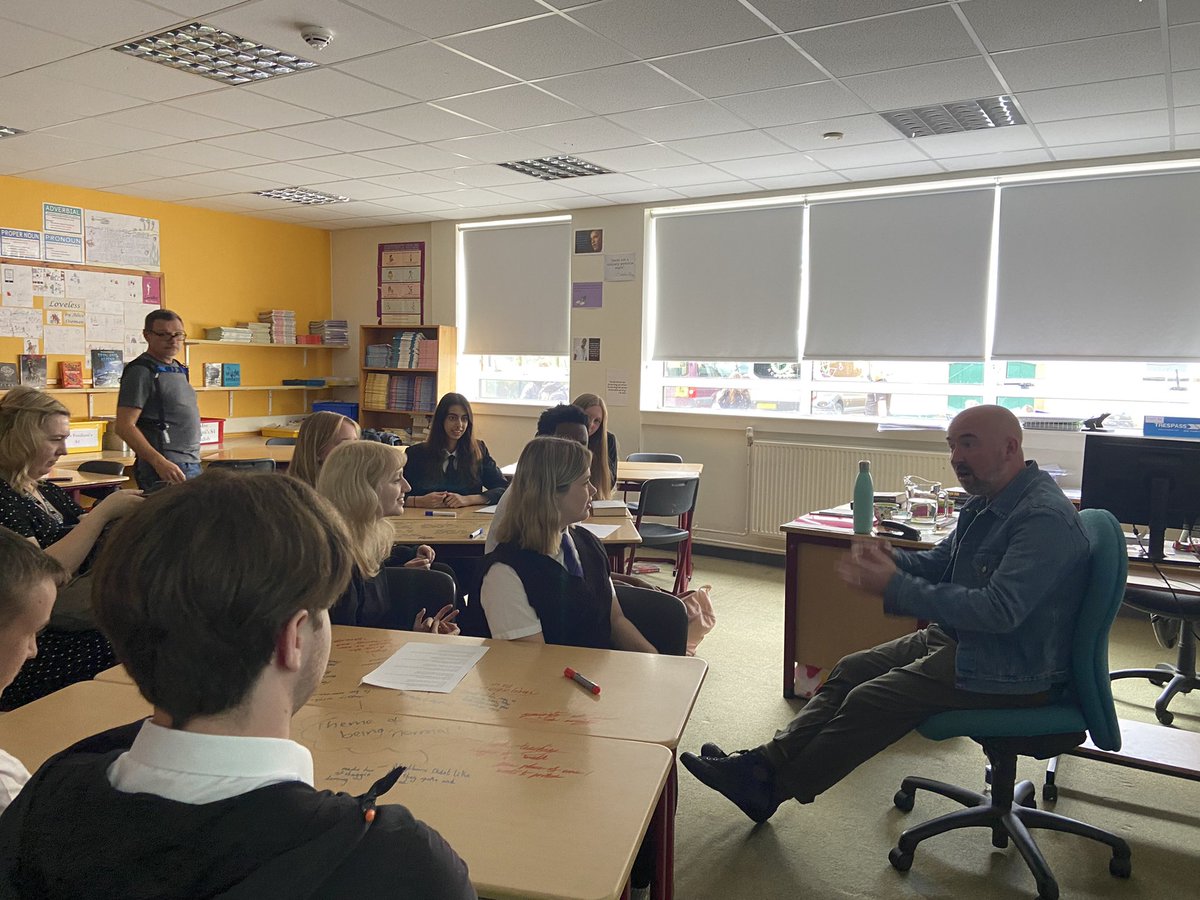 Rosshall English (@rosshallreads) on Twitter photo So grateful to <a href="/Doug_D_Stuart/">Douglas Stuart</a> for an incredibly moving and thought provoking chat with our AdvH! Exceptionally proud of our pupils for their insightful discussions about his fantastic novels #ShuggieBain #YoungMungo So grateful to <a href="/Doug_D_Stuart/">Douglas Stuart</a> for an incredibly moving and thought provoking chat with our AdvH! Exceptionally proud of our pupils for their insightful discussions about his fantastic novels #ShuggieBain #YoungMungo