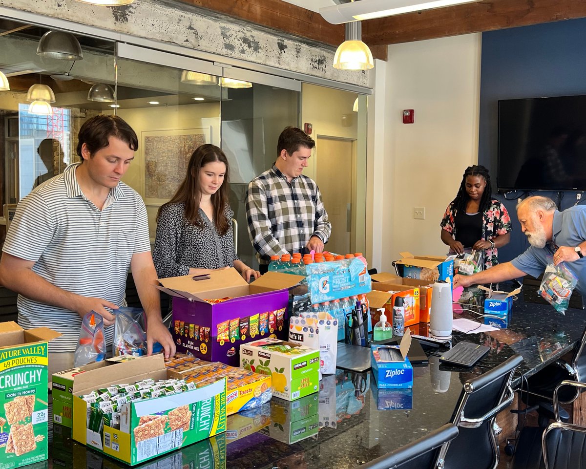 CalvertStreet's tweet photo. On Monday a group of Calvert Street staffers packed snack packs for people who benefit from the programs offered by @oasisnashville, a multi-faceted organization that offers crisis support, education, social programs, and much more to people in the community aged 13 to 24. https://t.co/8P0e4nwShd