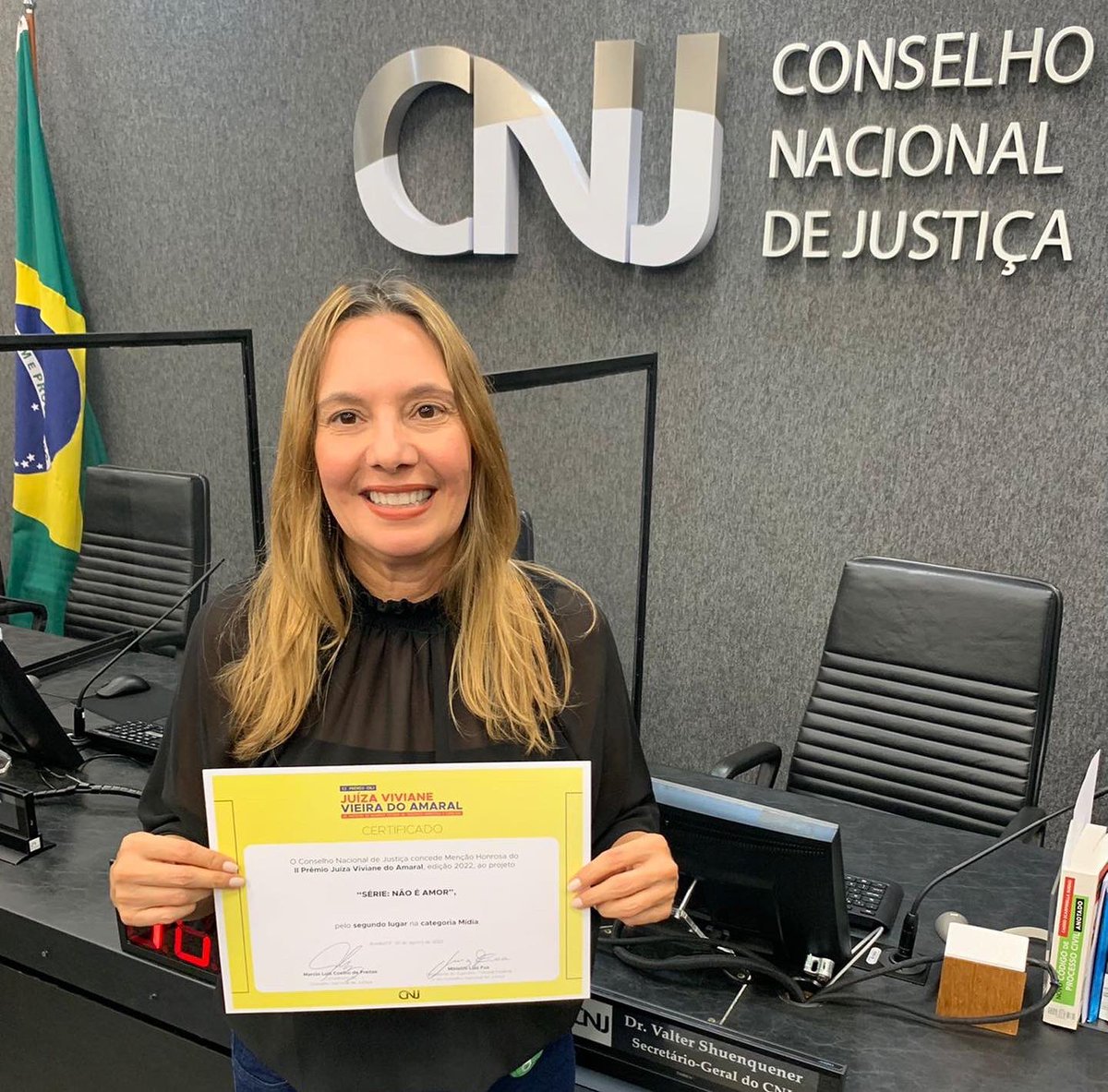 MonicaMarquess's tweet photo. O projeto ‘Não É Amor’ recebeu menção honrosa do Prêmio Juíza Viviane do CNJ na categoria mídia.  Como destacou o ministro Luiz Fux, o Brasil hoje é considerado um dos piores países para uma mulher viver por conta dos altos índices de violência de gênero. https://t.co/VZBF7yNzos