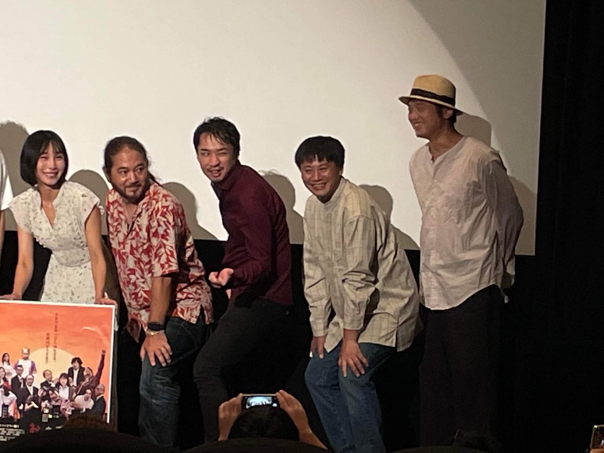 2315nakamura's tweet photo. レイトショーの遅い時間の中、『おっさんずぶるーす』の舞台挨拶にお越しくださいまして、誠にありがとうございました！

おっさんずぶるーすも残すところ後２回！ファミリー編とワーク編各１回づつとなりました。

皆様、よろしくお願いいたします！ https://t.co/4wmQAAwXko