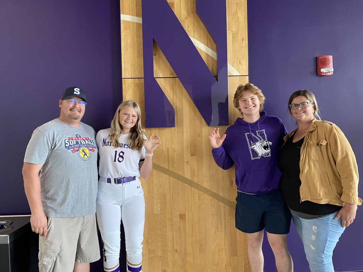 Emma Raye tweet media