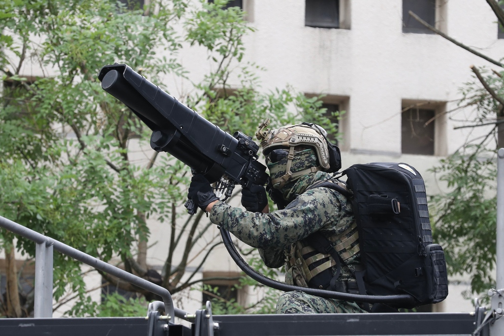 GreyDynamics's tweet photo. An operator with an anti-drone gun, belonging to the elite South Korean 707th Special Mission Group (SMG). Picture was taken during the Ulchi Freedom Shield exercise.
#707th #ROK #specialforces #SOF https://t.co/Zx8wDY9J3G