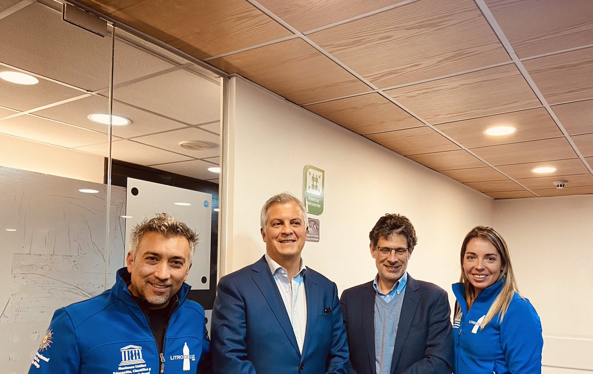 litroluzchile's tweet photo. Excelente encuentro con el ministro de energía @claudiohuepe, para conocer la agenda de energía 2022 - 2026, sus ejes, líneas de trabajo y compromisos.
Vamos por la transición energética para un Chile mas sustentable 🇨🇱💡♻️🌞🌱 @MinEnergia @OrmenoDomenica @literoflight https://t.co/YFirzaI3Fn