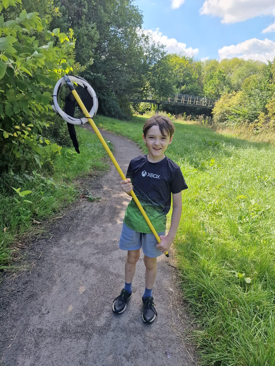 MiniDemo666's tweet photo. Off fishing with my dad @TheCryptoDemon3 We made this fishing net from brush handle, tube and tights 😀 https://t.co/7lXW4EbXka
