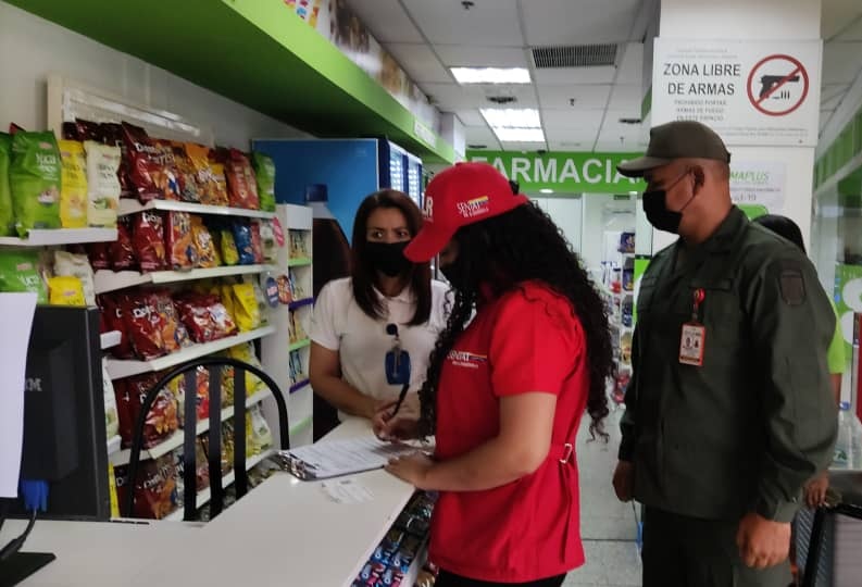 #Hoy 31Ago fiscales @SENIAT_Grtil continúan visitando a los contribuyentes en la parroquia La Candelaria C.C. Galerías Ávila para exhortar sobre la obligación de emitir #Factura y uso de máquinas fiscales. 
#SENIATImpulsaLaEconomia
#SENIATPotenciaLaEconomia