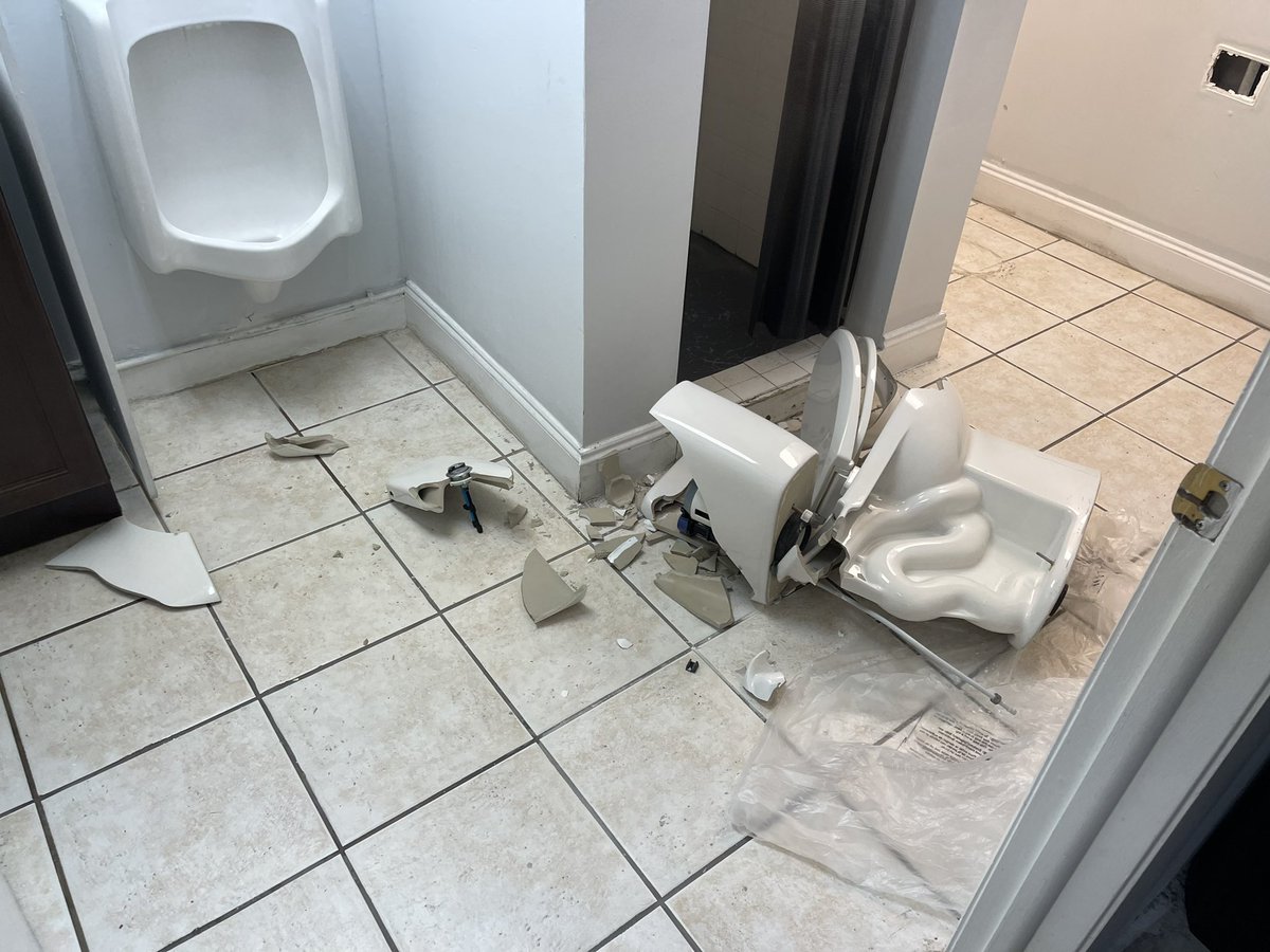 carmenwillye's tweet photo. you go take a dookie and see this wyd https://t.co/sDGWmCW6xW