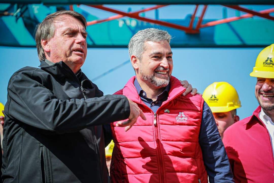 CorredorEste's tweet photo. Histórico primer cruce de Pdte. Franco a Foz de Iguazu a pie de
@MaritoAbdo y @jairbolsonaro y sus delegaciones en el Puente de Integración está mañana. 

#Paraguay #Brasil #CMDE #PuenteIntegración 

@itaipuparaguay
@mopcparaguay https://t.co/zn3Z6dfpDd