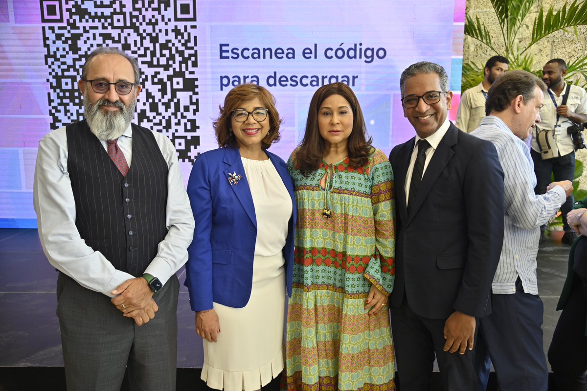 MayrajimenezTFJ's tweet photo. Me llena de gran satisfacción ver el compromiso de la cooperación internacional a través del @PNUDRD, así como del sector privado, público, y el sector social trabajando de manera articulada para superar la crisis del COVID-19. https://t.co/eoajjD2a9N
