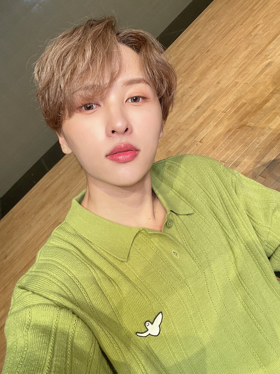 LoverieFrance's tweet photo. ♣️ Rie ♣️

>> TWITTER 
27/08/2021

"[#Rie] Écoutez beaucoup be mine de Junji s'il vous plaît 🙇🏻‍♂️"

 #OnlyOneOf #온리원오브

#Ju

© > @OnlyOneOfmember https://t.co/zs9zaeY88s