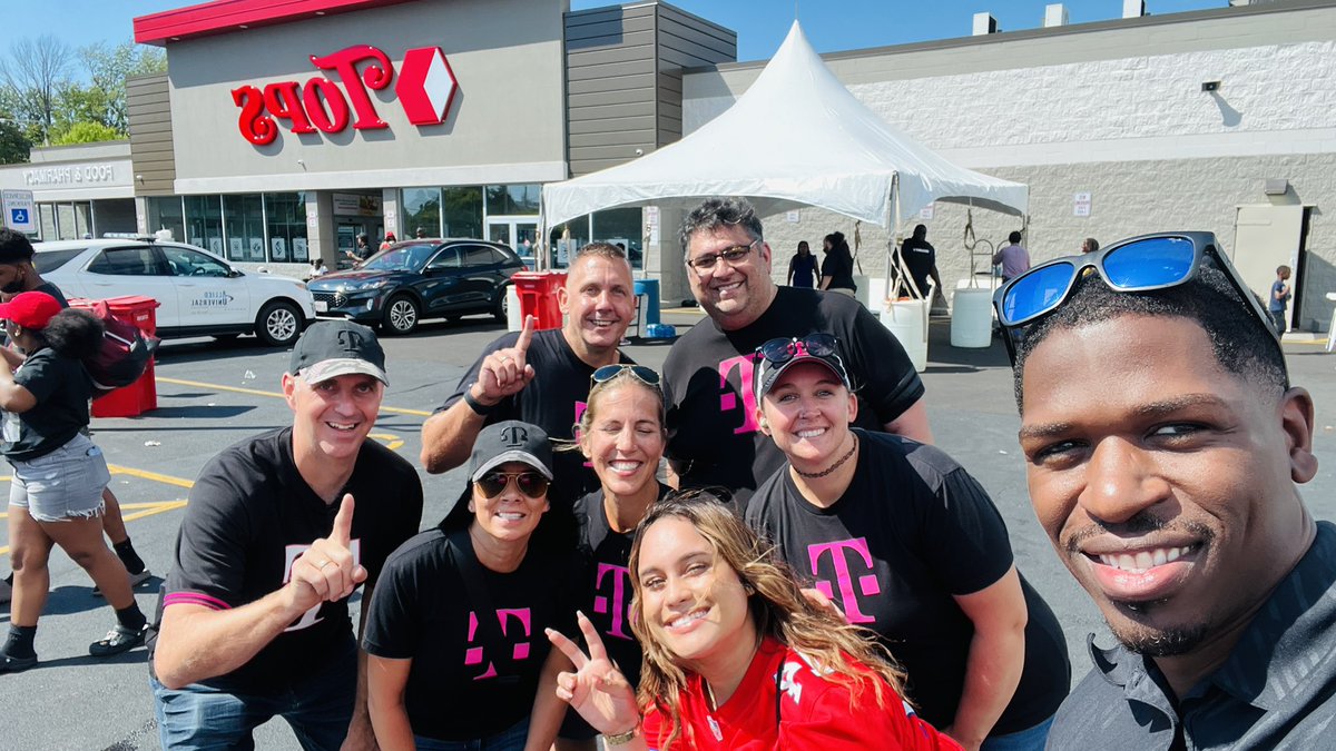 beneph's tweet photo. Our hearts are full after giving back today at @TopsMarkets in Buffalo alongside @stefondiggs. “Hate cannot drive out hate; only love can do that.”-MLK @TMobile https://t.co/qJqSLwWixH