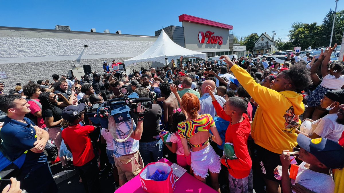 Our hearts are full after giving back today at <a href="/TopsMarkets/">Tops Markets</a> in Buffalo alongside <a href="/stefondiggs/">stefon diggs</a>. “Hate cannot drive out hate; only love can do that.”-MLK <a href="/TMobile/">T-Mobile</a>