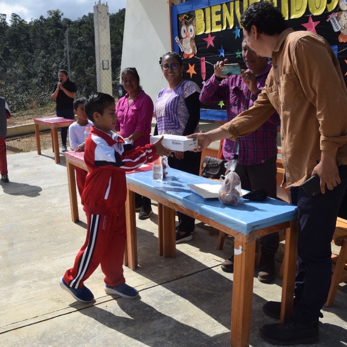 LAMCreativeAVL's tweet photo. Do you remember the fundraiser Tequio Foods did a few months ago? I am so happy to announce that we donated tablets to the local elementary school in Matagallinas, a Mixe community on the north side of Oaxaca. The tablets will be used to help them access the internet https://t.co/Mmc6QpemnH