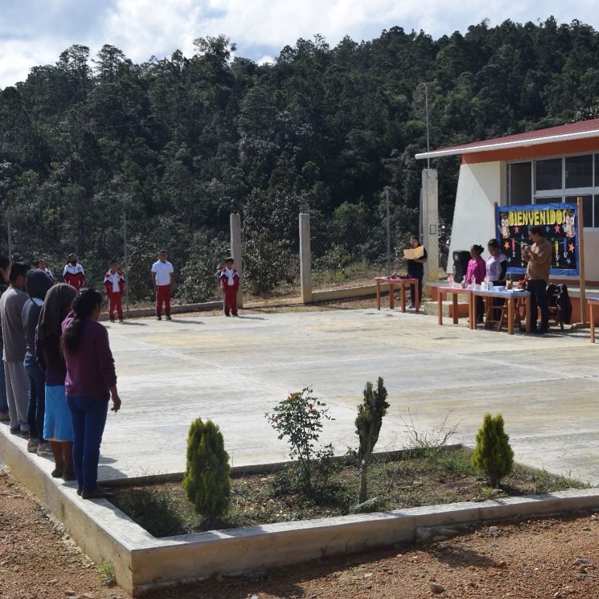 LAMCreativeAVL's tweet photo. Do you remember the fundraiser Tequio Foods did a few months ago? I am so happy to announce that we donated tablets to the local elementary school in Matagallinas, a Mixe community on the north side of Oaxaca. The tablets will be used to help them access the internet https://t.co/Mmc6QpemnH