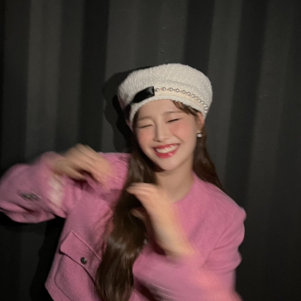 _chuulq_'s tweet photo. chuu profile pic update ♡ https://t.co/0eGw8aVTcB