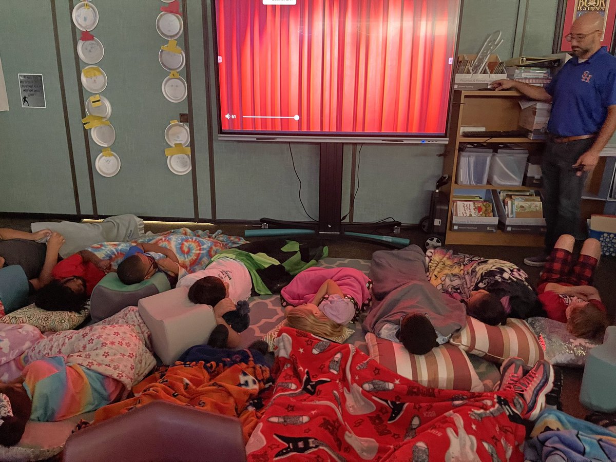 Celebrating our first thumbs up party in our PJs!! <a href="/OE3rd/">OE 3rd GRADE</a> <a href="/HumbleISD_OE/">Oaks Elementary</a> #sing2