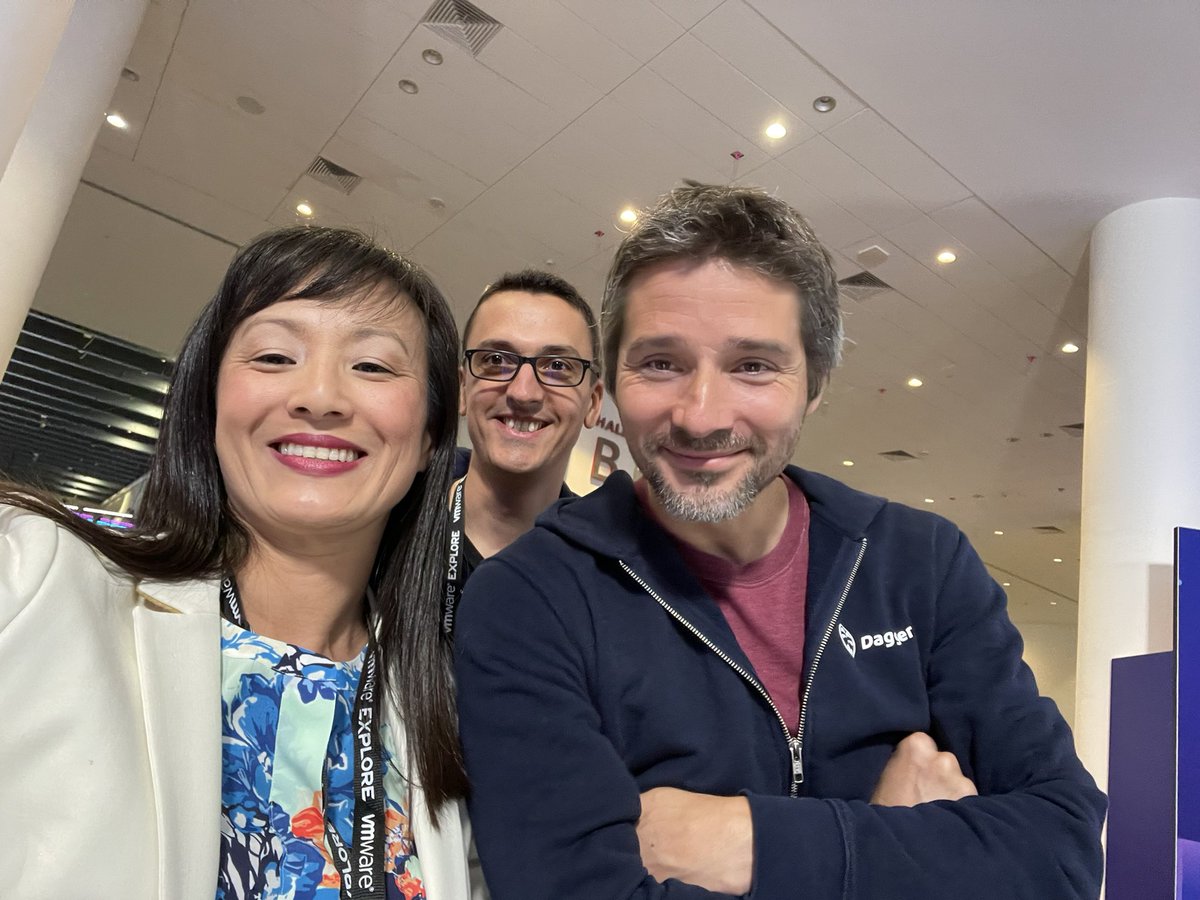 BettyJunod's tweet photo. #vmselfie #dockerselfie @sam_alba @solomonstre! Same crew, new logos. Enjoyed your talk at #VMwareExplore @dagger_io https://t.co/D154sNdh80