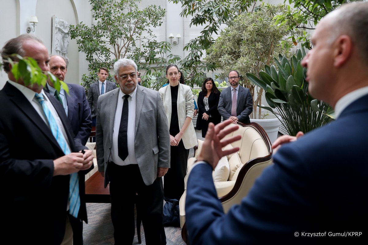 Yesterday at the Orangery of the Presidential Palace in Warsaw, Min. <a href="/wkolarski/">Wojciech Kolarski</a> met with representatives of the Jewish American community to discuss 🇵🇱🇺🇸🇮🇱 relations and <a href="/prezydentpl/">Kancelaria Prezydenta RP</a>'s efforts to provide military, humanitarian and political support to Ukraine.