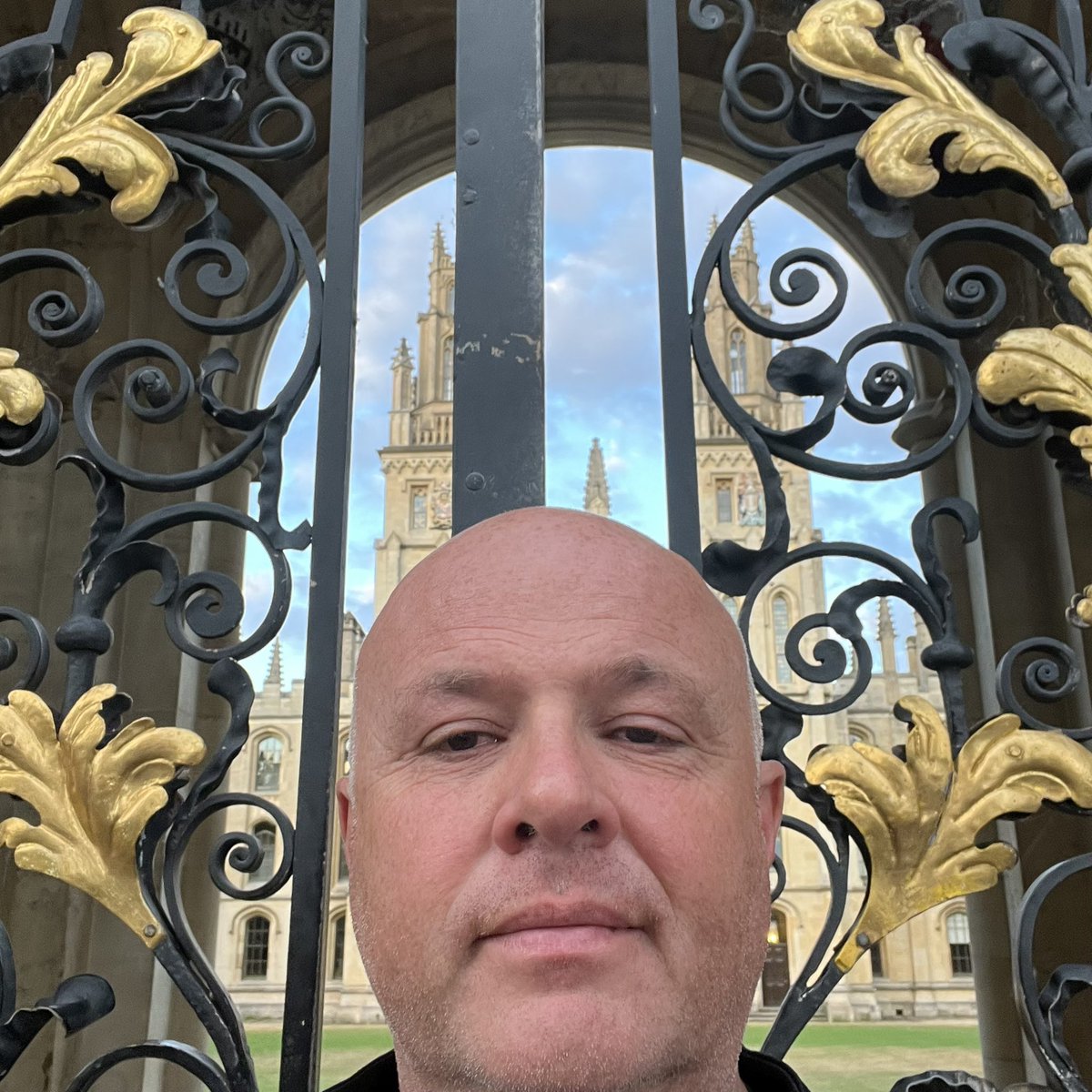 RunFindlayRun's tweet image. Run 78/124 #Oxford trip down memory lane to when I used stay 4 nights week at @RandolphHotel then pop out for a run - all change but all same.  Can’t help but look up at this spires and sights of this magnificent city. 
#RunFindlayRun for @CR_UK run 10km in every postcode UK.