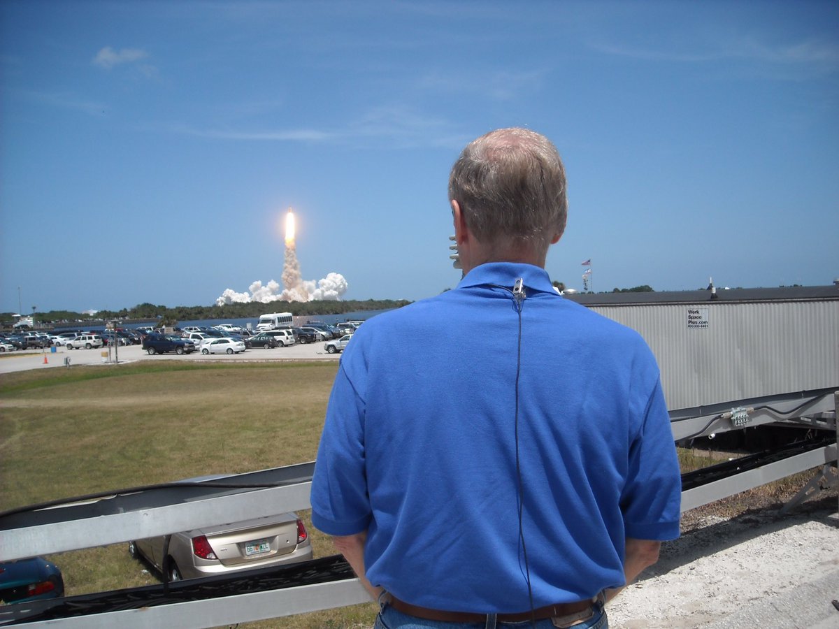 chuckmoffat's tweet image. Here’s @SenBillNelson watching the launch of STS-132 in 2010. #NASA #shuttleprogram #kennedyspacecenter