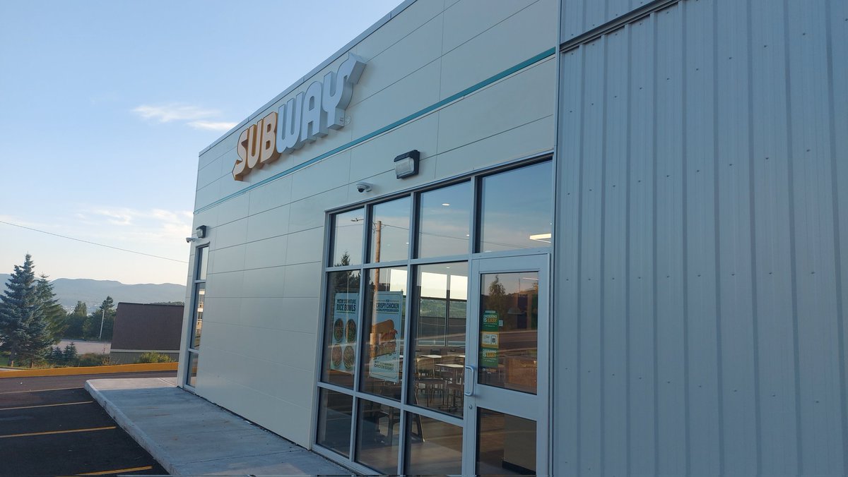 BobEdwards108's tweet photo. @CornerBrook @BerniceCBC @LennyBenoit @LindaChaisson The new Subway on Union St is open!!  Drive thru too!! What a spot.. https://t.co/K2ARCyhwJ4