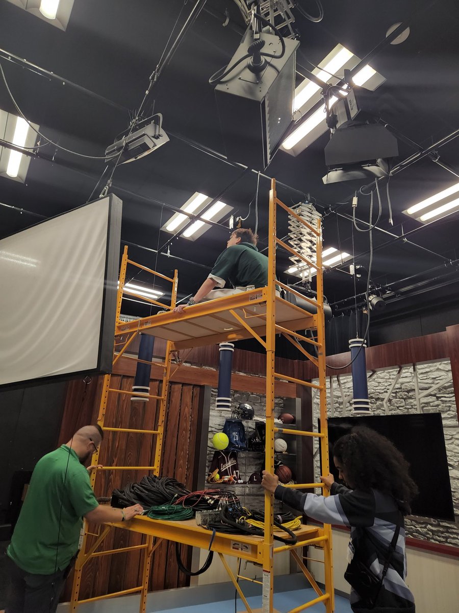 LSMNSports's tweet image. A/V 2 and Practicum adjusting some new lights in the studio today.