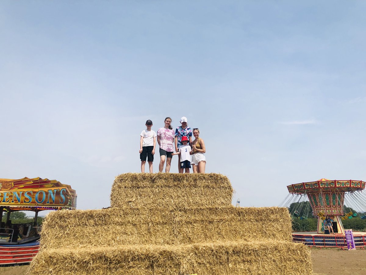 RyedaleMaze's tweet photo. LAST FEW DAYS TO VISIT⌚️
We close for the Season this Sun 4 Sep so last chance to enjoy: 
2 Dinosaur Mazes 🦖
Vintage Funfair 🎠
Kid's Entertainment in the Big Top 🎪🤹‍♀️
Football Darts ⚽️
Game Stalls 🐻
Cafe and bar 🍔☕️
You can pay at our onsite Box Office
https://t.co/OwpTGL2Mio https://t.co/W50AGu4xm5