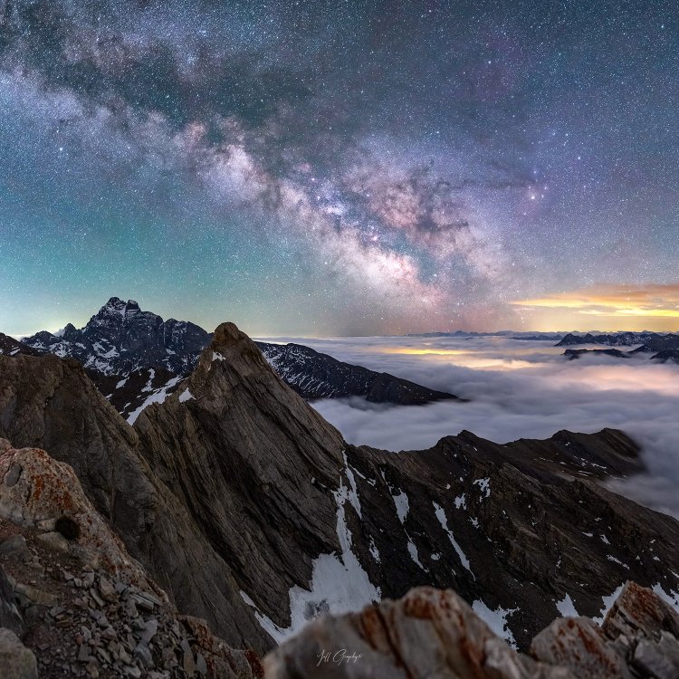 By: Jean-François Gely
The photo shows the view from the top of Pain de Sucre (located in the French Alps at an altitude of 10,525 ft or 3,208 m)...
epod.usra.edu/blog/2022/08/s…