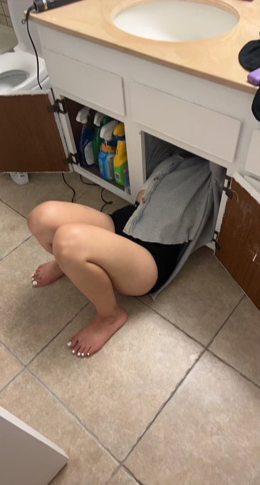 Got a leak? No problem!   Me: &ldquo;Yup, it&rsquo;s leaking!&rdquo; https://t.co/OBfBgByoI3