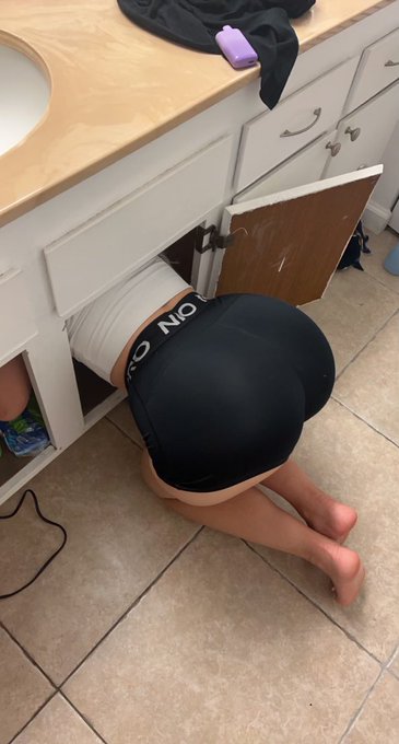 Got a leak? No problem!   Me: &ldquo;Yup, it&rsquo;s leaking!&rdquo; https://t.co/OBfBgByoI3