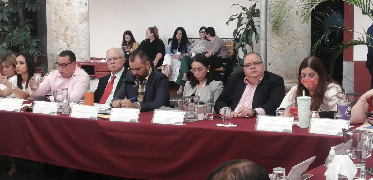 JessicaPil's tweet photo. Para que nadir de entere Jucopo aprueba comparecencia el viernes 9 de septiembre, a las 17:00 hrs comparecencia de Fiscal General y Secretaria de Igualdad  Sustantiva por caso #LuzRaquel. @NTRGuadalajara @LegislativoJal https://t.co/oE2iPE7uFI