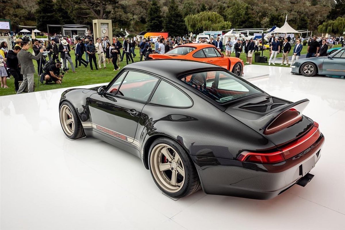 Kuruma_NFT's tweet image. Another masterpiece from the team at @GuntherWerks 🤌🏽

The fully exposed carbon fiber exoskeleton commission is now headed to the city of Hong Kong. #porsche911 #carbonfiber #montereycarweek #hongkong #bespoke #luftgekühlt #savethemanuals #trackcar