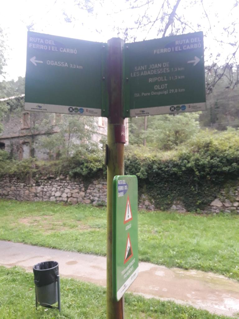 MarcGarciaB's tweet photo. @r_roque_r @StJoanAbadesses @ERCStJoanAb A més a més, el perfil de Toralles fins a Ogassa té trams amb pendents molt superiors i també és una via verda: "una infraestructura per moure's amb facilitat, amb vehicles de mobilitat personal i que permet l'accés de vehicles d'emergència" tal com has dit. (2/2) https://t.co/0SSLhC55EP