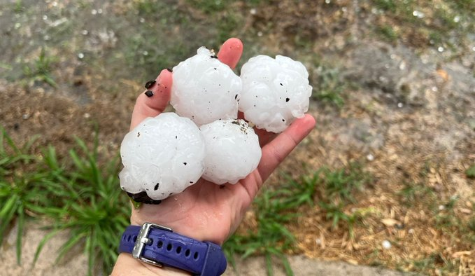 diariohoynet's tweet image. 🇪🇸🧊 #España | #Naturaleza | #Letal

España: Una tormenta de granizo provocó la muerte de una pequeña

Sucedió en Girona, España. El tamaño del granizo alcanzó los once centímetros de diámetro.

diariohoy.net/internacional/…