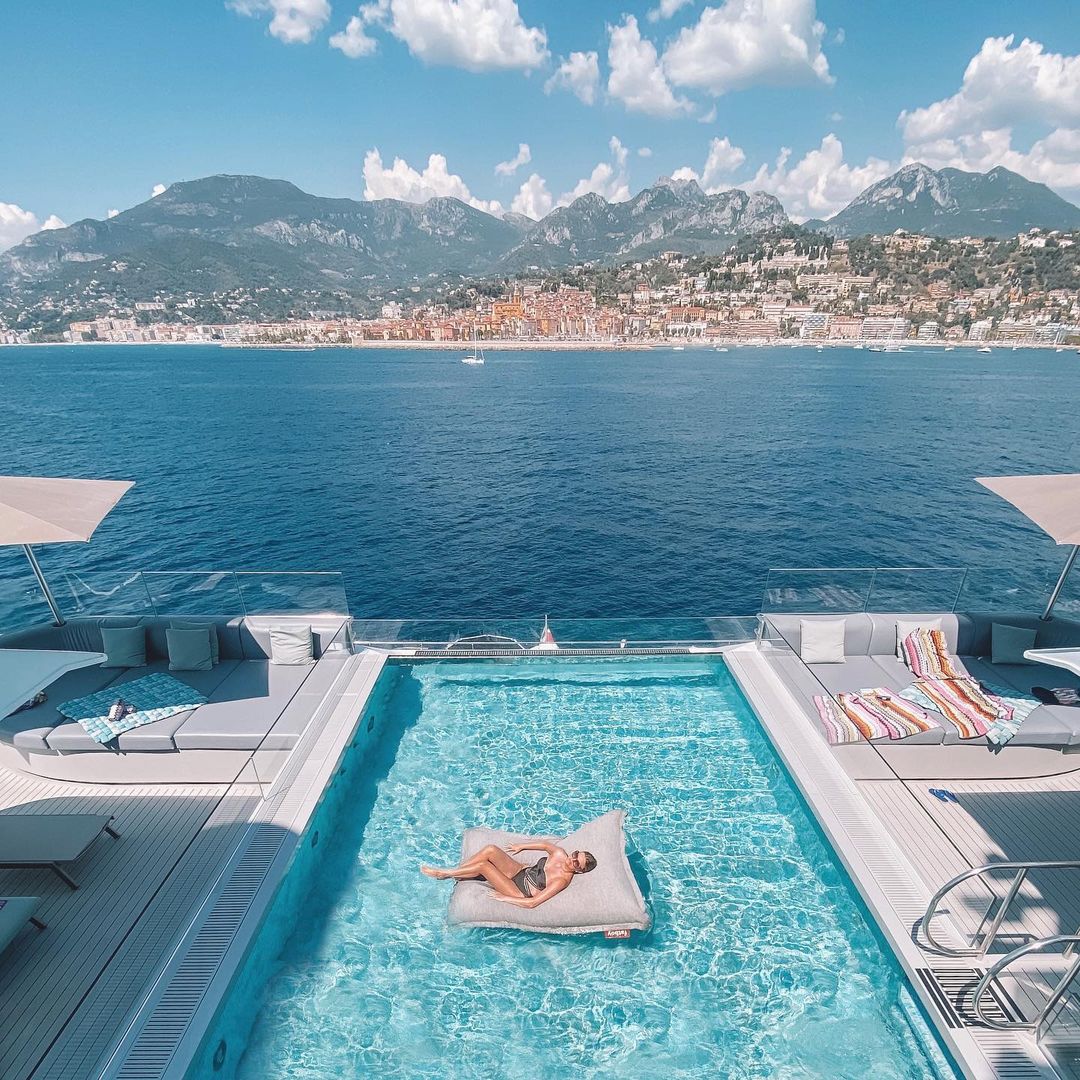 Emerald_Cruises's tweet photo. Contender for the best spot on the yacht? We certainly think so, and it appears that @___aniii______ would agree. Our infinity-style Aqua Pool on board Emerald Azzurra is the perfect place to cool off when the sun just gets that bit too hot. ☀️ https://t.co/Fy8mOkFh5d