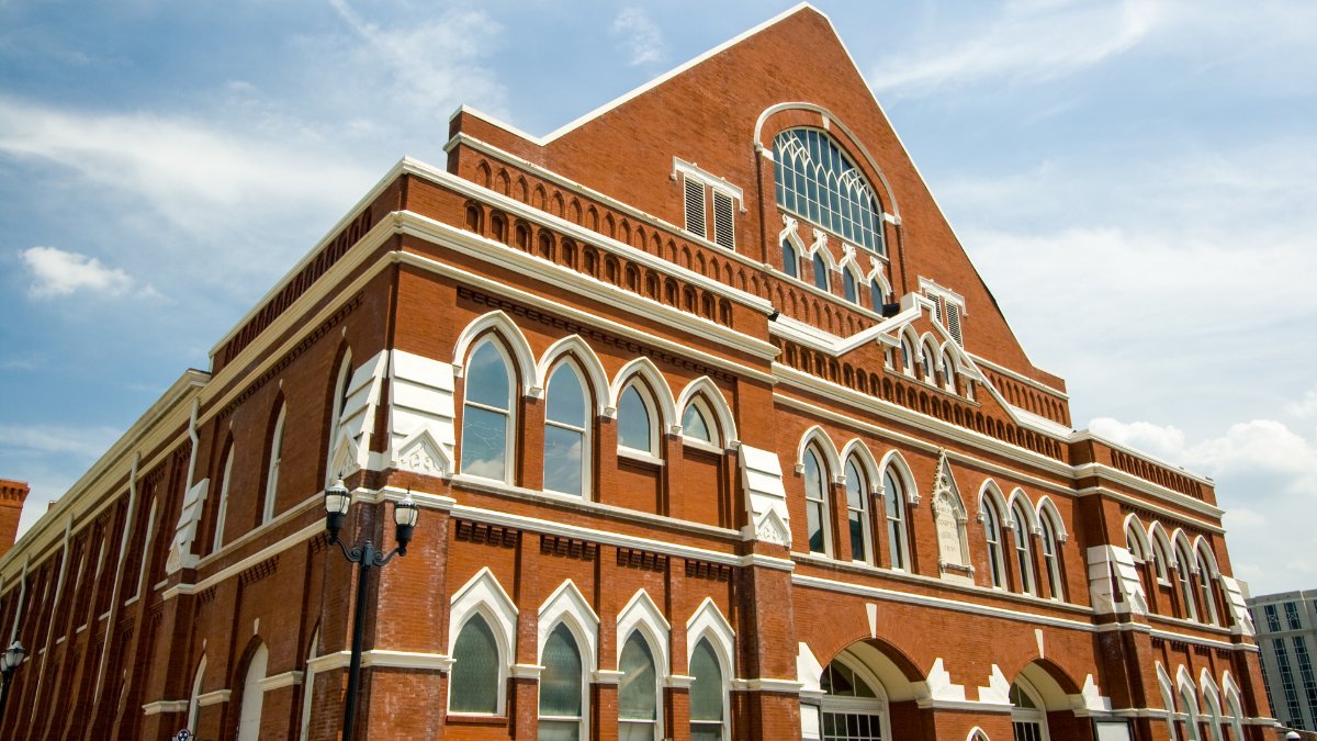 Parkmobile's tweet image. Music fans know the iconic @theryman. Whether you're going to a concert or visiting for a tour, #ParkMobile is available nearby. [BLOG POST]. #rymanauditorium #ASmarterWaytoPark #Nashville