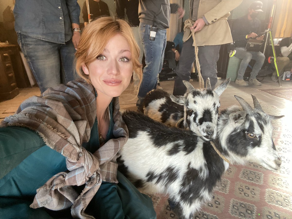 📸 New : Kat via Instagram and Twitter 🌻

<a href="/Kat_McNamara/">Katherine McNamara</a> ♥️